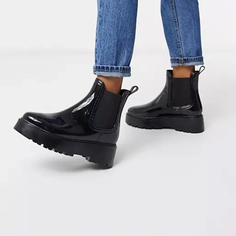 #47 Maxine Chelsea Chunky Heel Low Boots - Picture 1 of 8